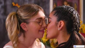 y. Lesbian Ex Friends Confess Feelings - Emily Willis, Mackenzie Moss